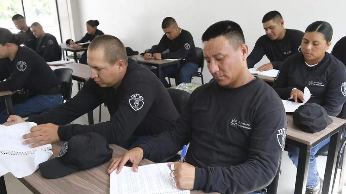 policias estudiando
